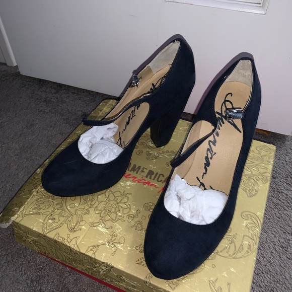 Navy heels - Picture 2 of 3